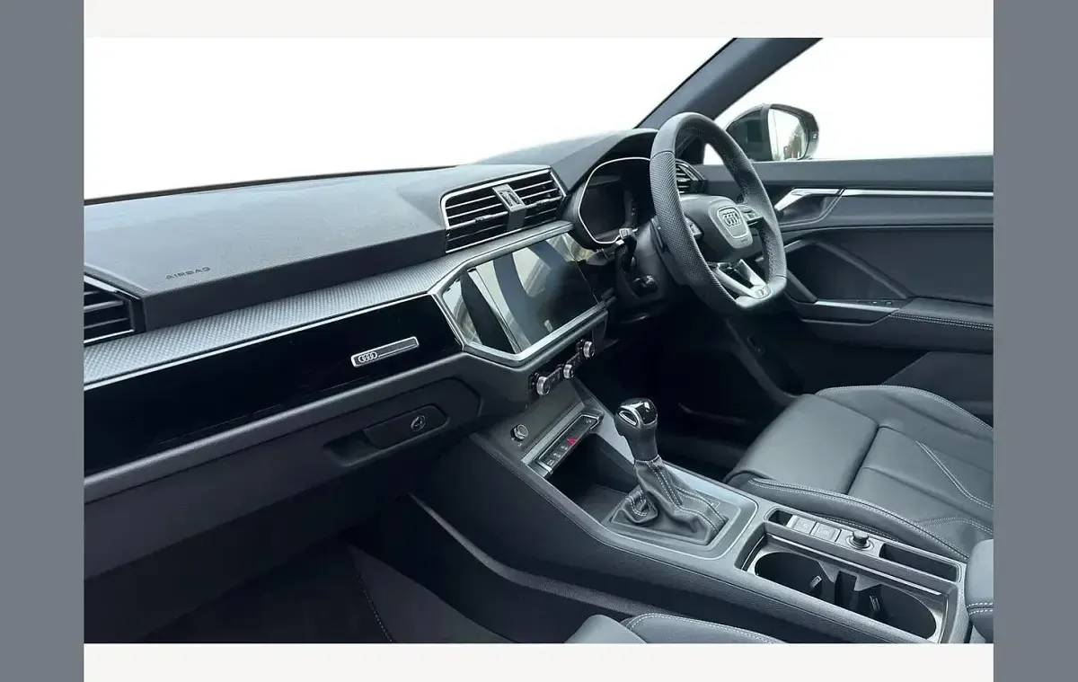 Używany Audi Q3 Black Edition 150 KM (110 kW) 2025 Czarny SUV