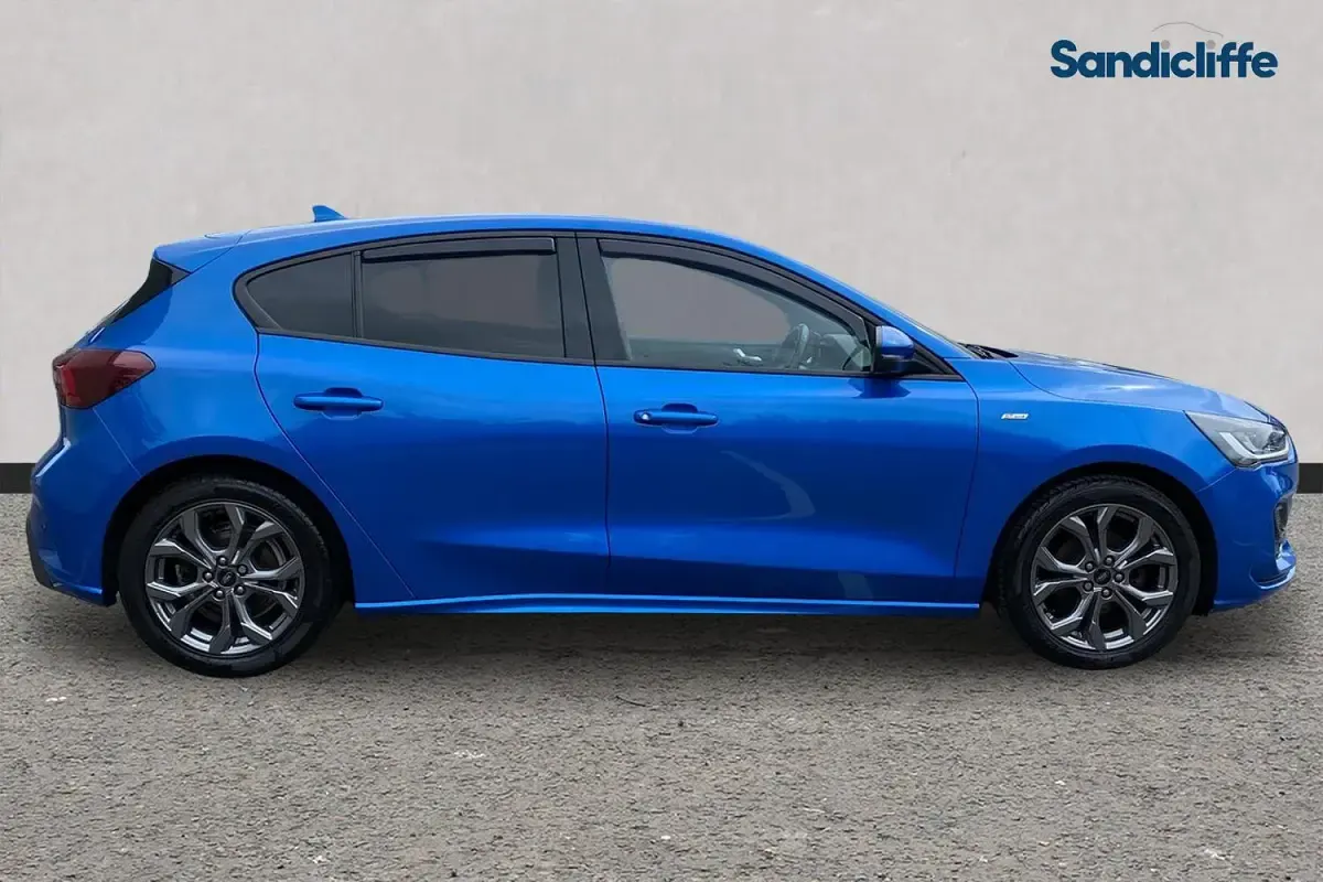Used Ford Focus ST-Line 125 HP (91 kW) 2023 Blue Hatchback