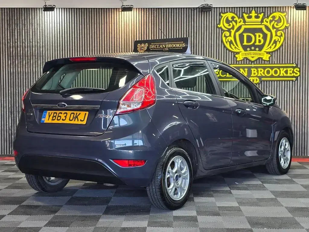 Used Ford Fiesta Zetec 95 HP (69 kW) 2014 Grey Hatchback