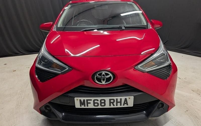 Second-hand Toyota Aygo X-play 72 CP (52 kW) 2020 Hatchback