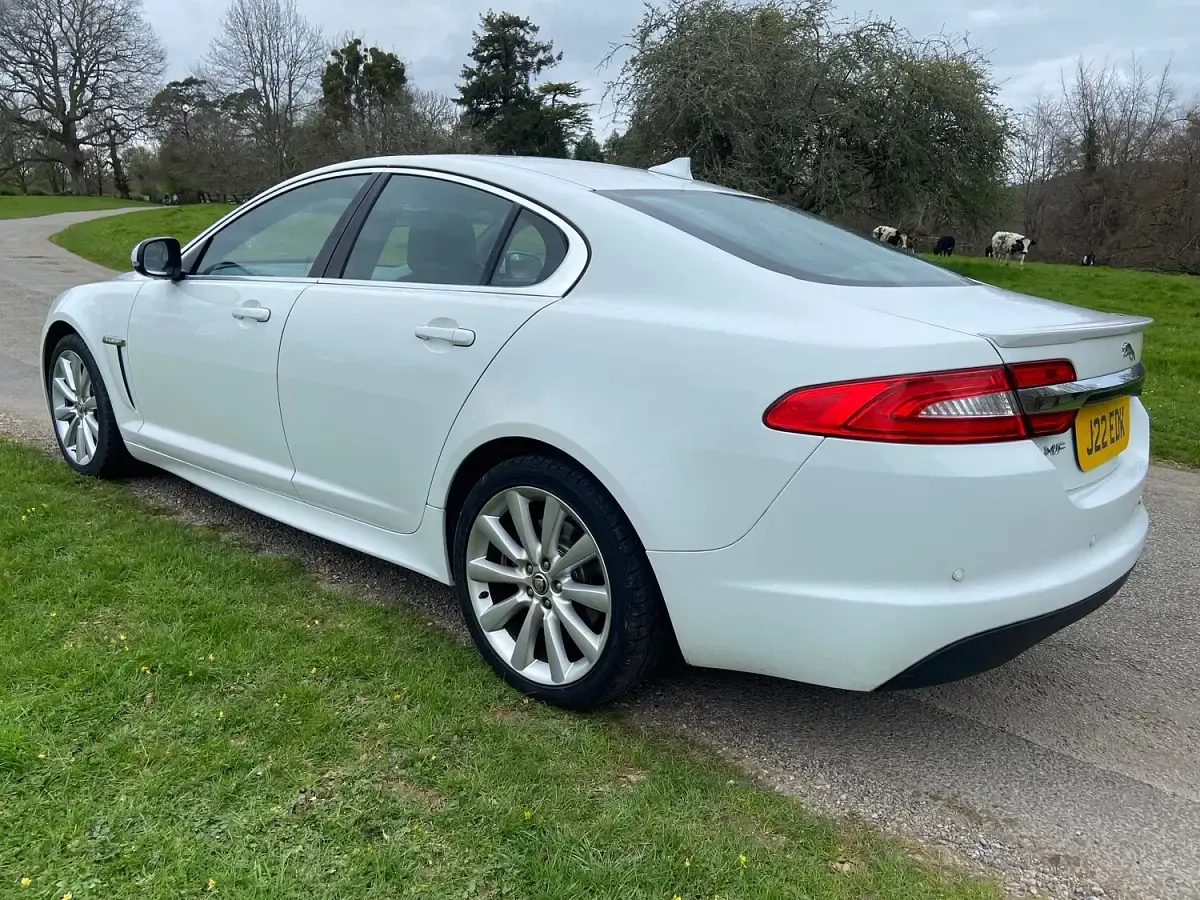 Used Jaguar XF S 200 HP (147 kW) 2013 White Sedan