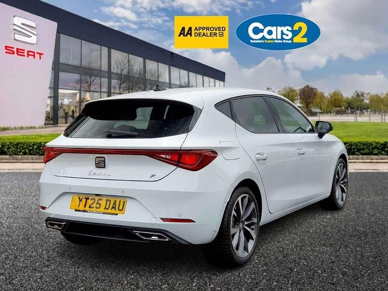 New Seat Leon FR Sport 114 HP (83 kW) 2025 White Hatchback
