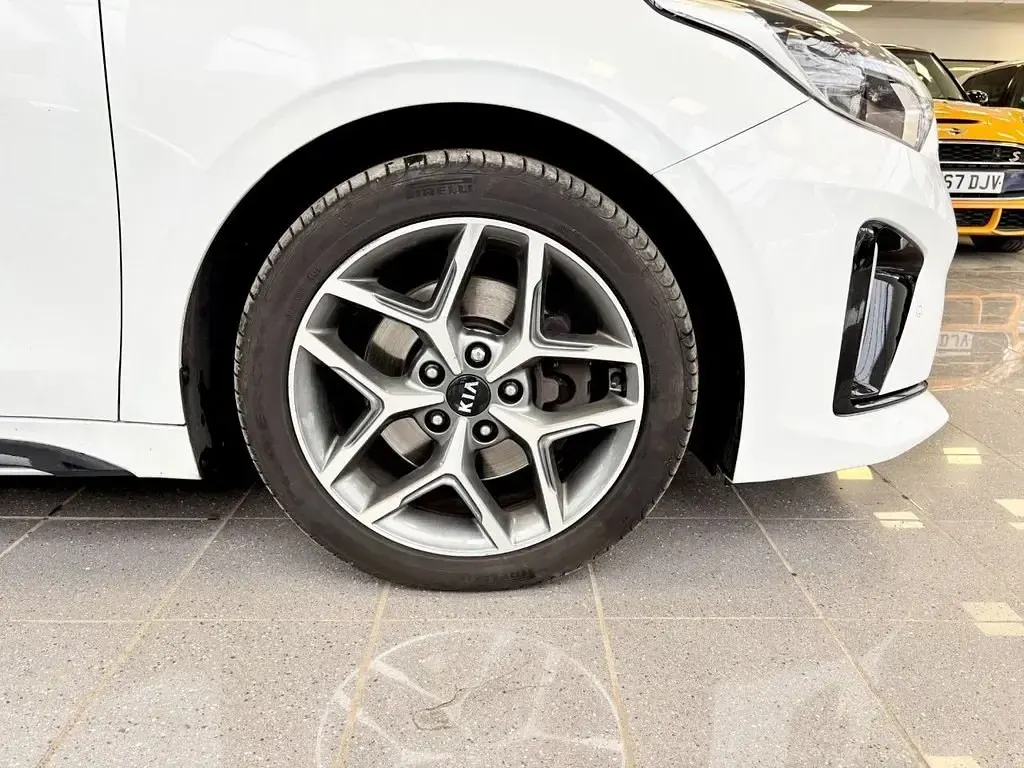 Begagnad Kia ProCeed GT-Line 158 HK (116 kW) 2021 Vit Kombi