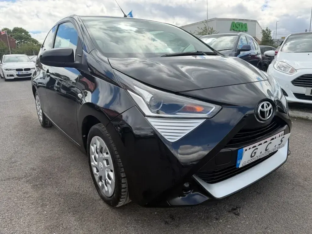 Used Toyota Aygo X-play 72 HP (52 kW) 2019 Black Hatchback