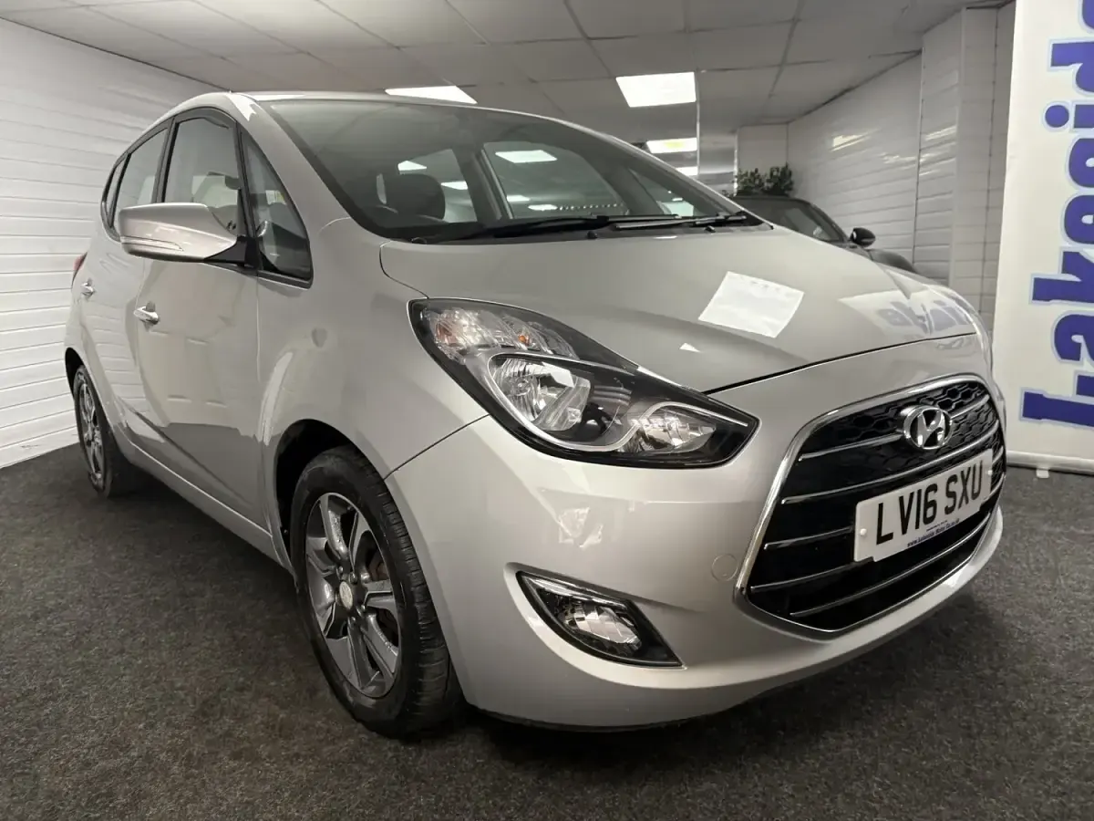 Used Hyundai ix20 SE 125 HP (91 kW) 2016 Silver Hatchback