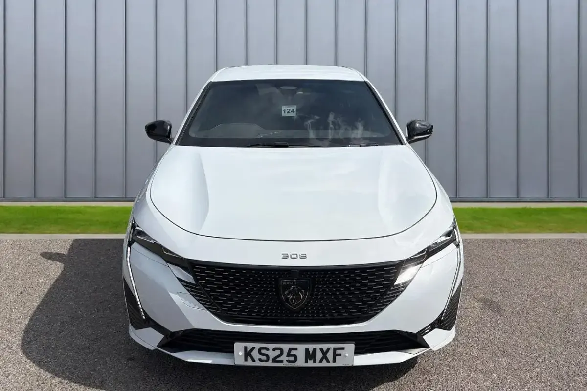 Used Peugeot 308 GT 134 HP (98 kW) 2025 White Hatchback