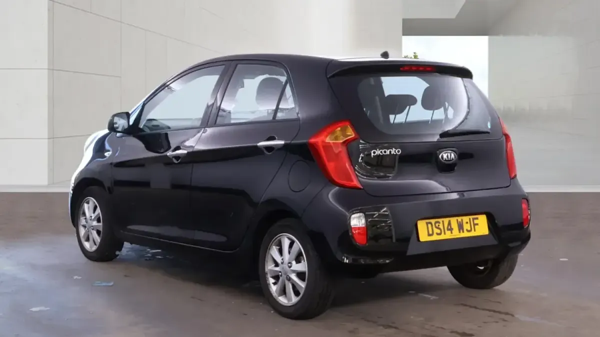 Second-hand Kia Picanto 68 CP (50 kW) 2014 Negru Hatchback