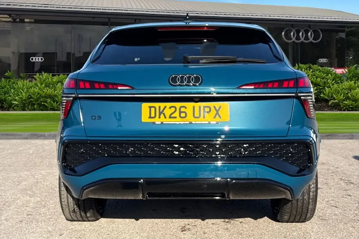 Używany Audi Q3 Advanced 150 KM (110 kW) 2026 Niebieski SUV