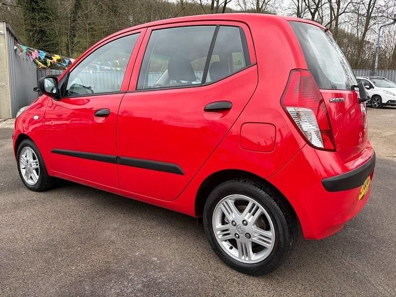Used Hyundai i10 Comfort 78 HP (57 kW) 2010 Red Hatchback