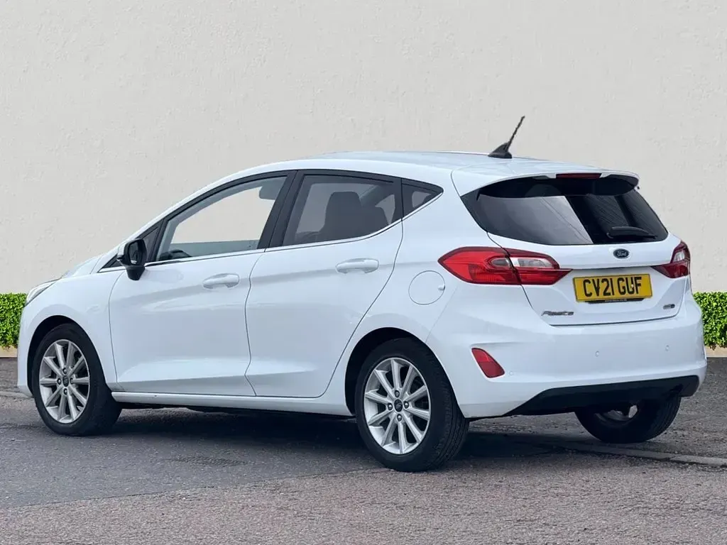 Second-hand Ford Fiesta Titanium 125 CP (91 kW) 2021 Alb Hatchback