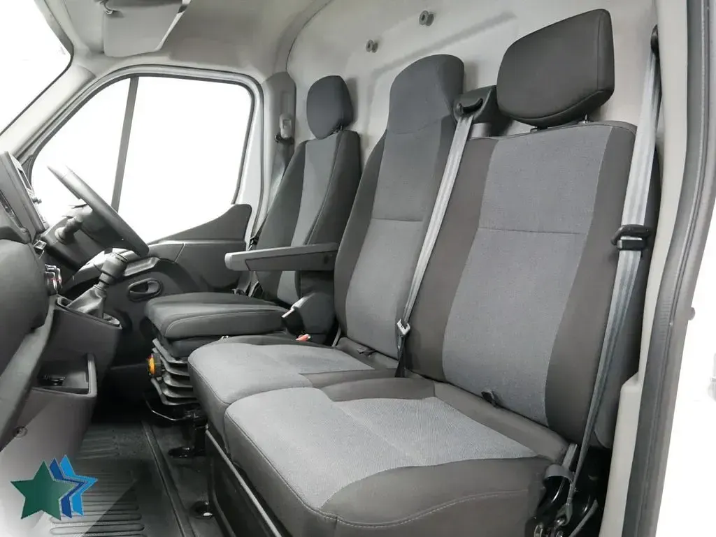 Used Renault Master Business 135 HP (99 kW) 2022 White MPV
