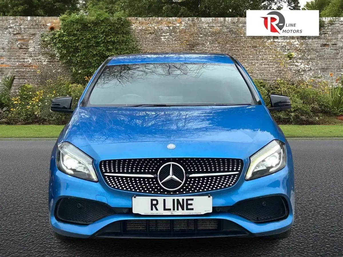 Begagnad Mercedes A200 AMG Line Premium 2017 Blå Halvkombi