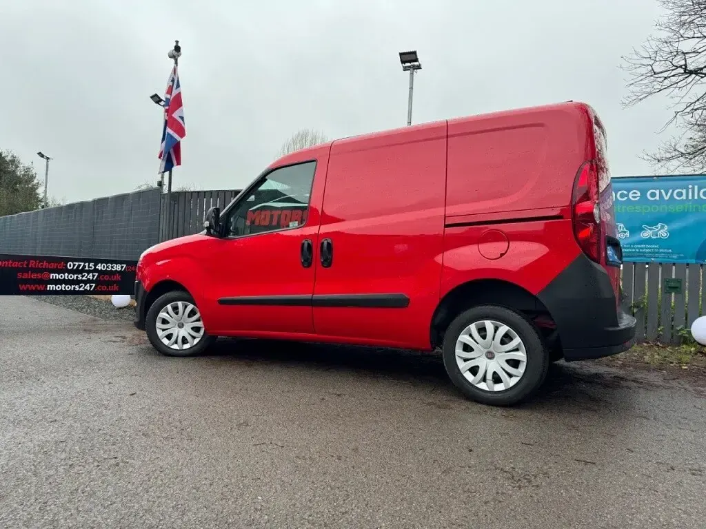 Used Fiat Doblò 2013 Red MPV
