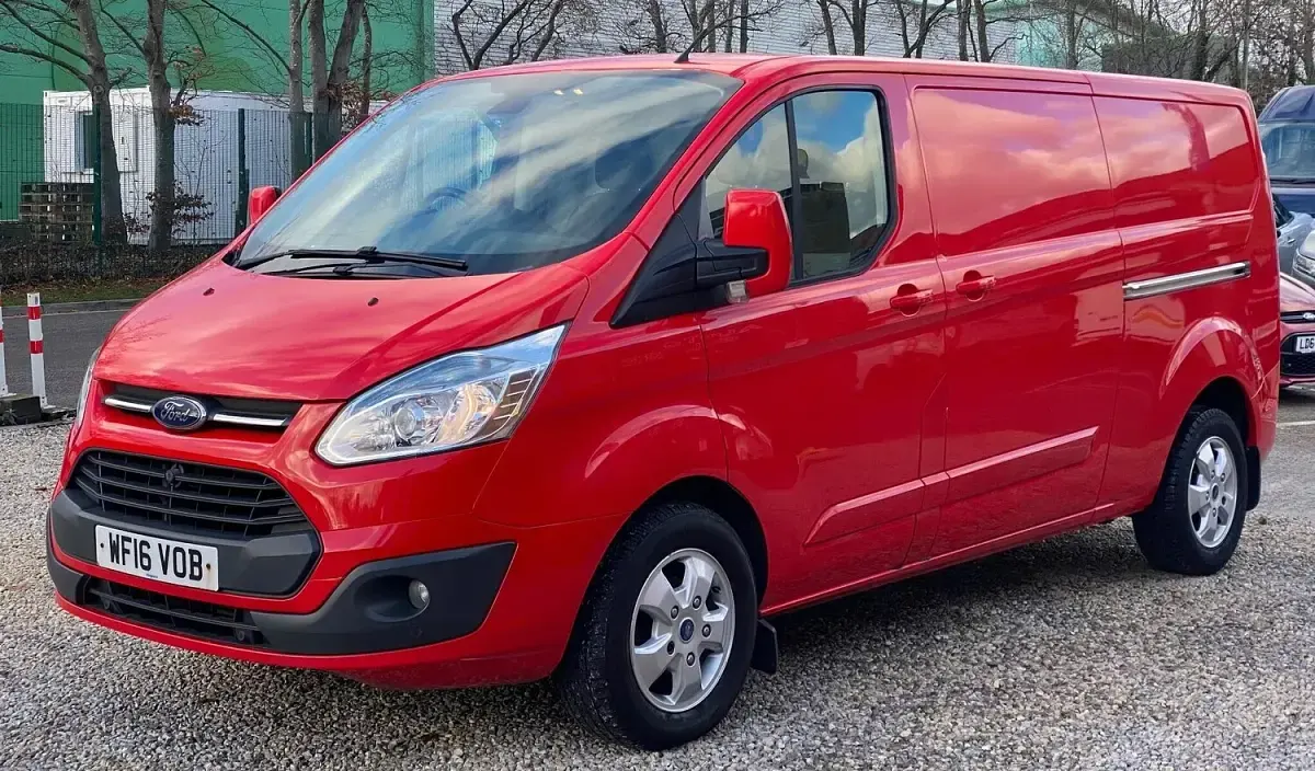 Used Ford Transit Custom Limited 125 HP (91 kW) 2016 Red Van
