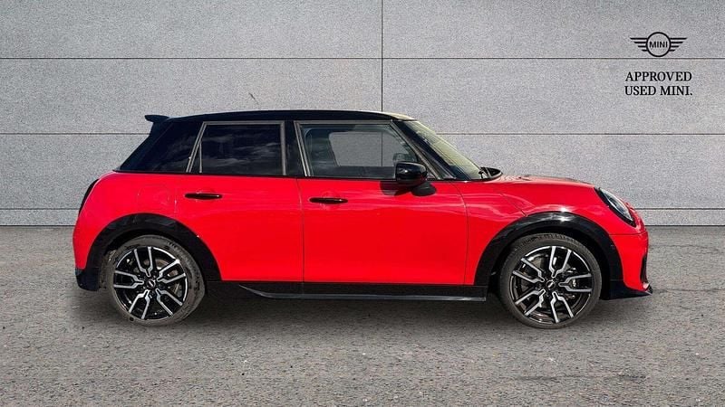 Used Mini Cooper Hatch 113 kW (154 HP) 2025 Red Hatchback