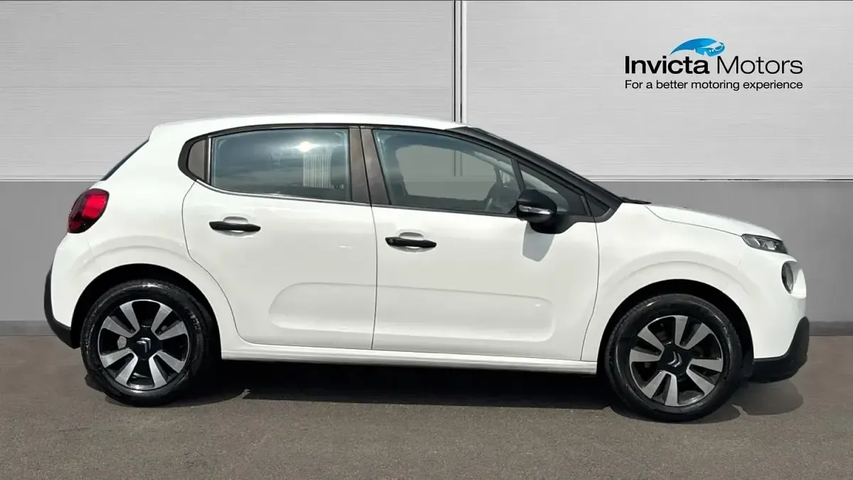 Used Citroën C3 PureTech 82 HP (60 kW) 2017 Bianca white gloss Hatchback