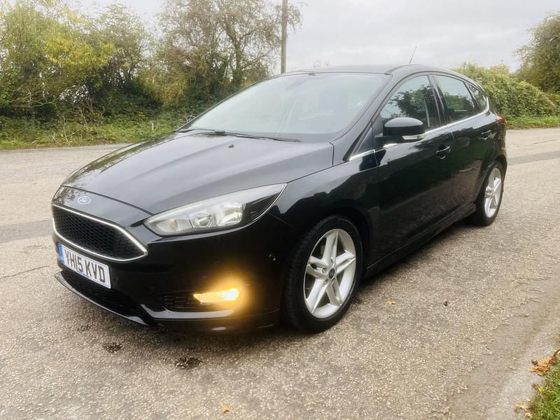Used Ford Focus Zetec 125 HP (91 kW) 2015 Black Hatchback