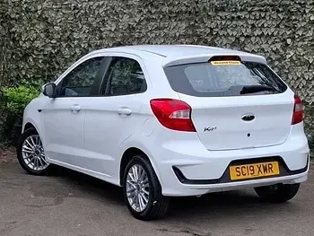 Used Ford Ka Plus Zetec 70 HP (51 kW) 2019 White Hatchback