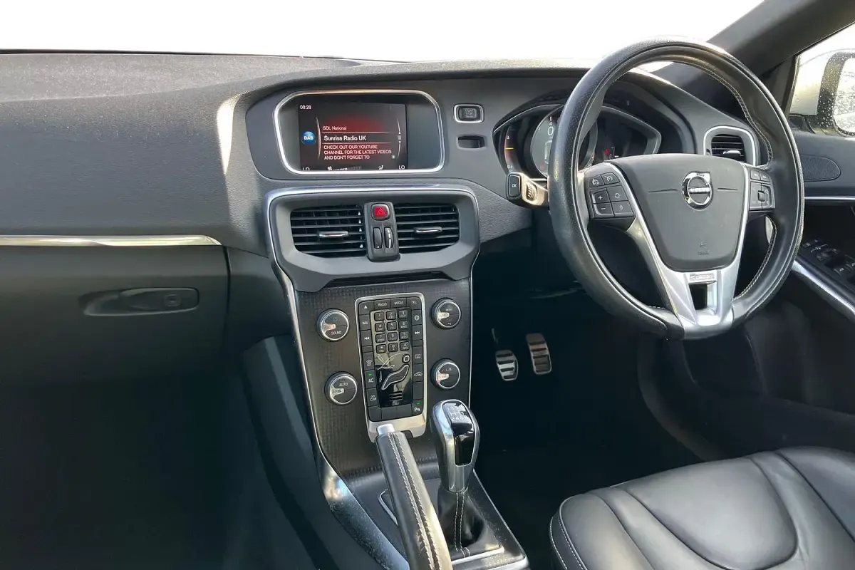 Used Volvo V40 R-Design 122 HP (89 kW) 2019 Grey Hatchback