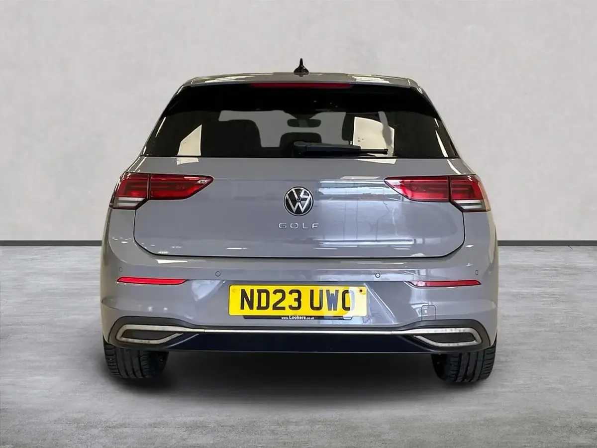 Second-hand VW Golf VIII Edition 130 CP (95 kW) 2023 Gri Hatchback
