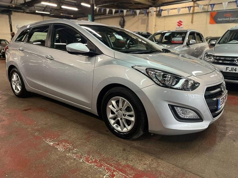 Silver Used 2016 Hyundai i30 SE Estate | £5,200 (Fair price) - Image 1/4