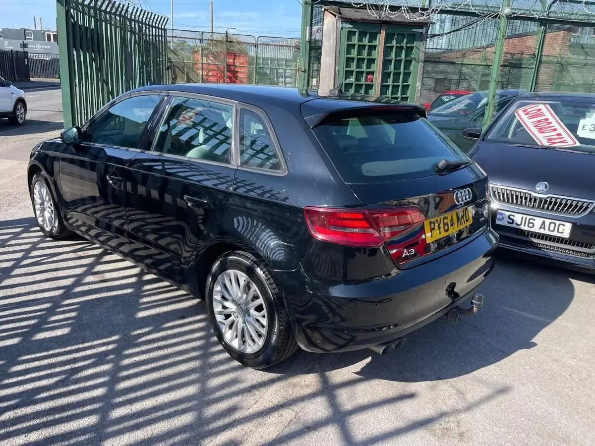 Używany Audi A3 2015 Czarny Hatchback