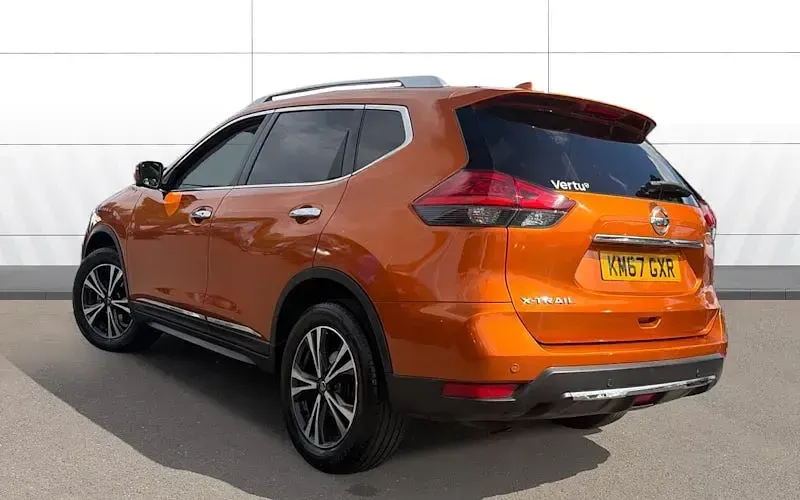 Used Nissan X-Trail N-Connecta 163 HP (119 kW) 2017 Orange SUV