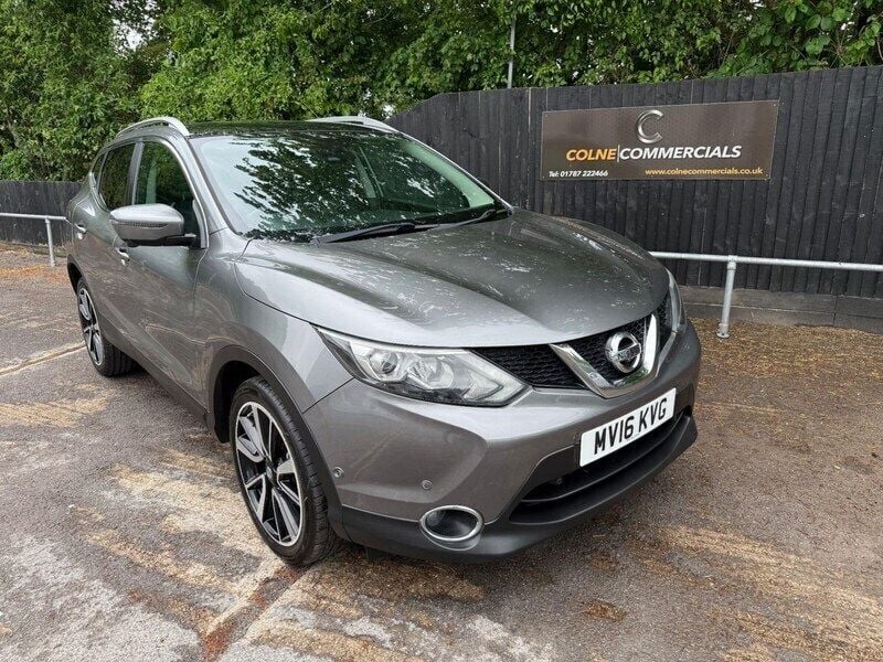 Grey Used 2016 Nissan Qashqai Tekna SUV | £5,950 (Fair price) - Image 1/3