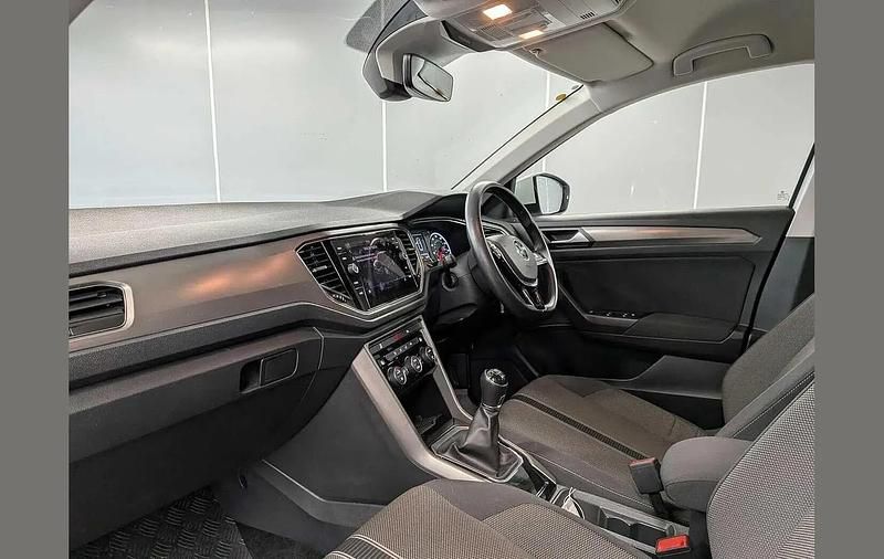 Used VW T-Roc SE 110 HP (80 kW) 2021 White SUV