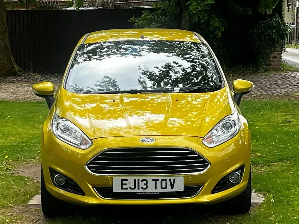 Used Ford Fiesta Titanium X 105 HP (77 kW) 2013 Yellow Hatchback