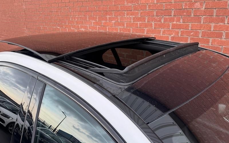 Used Mercedes C250 AMG Line Premium Plus 204 HP (150 kW) 2017 White Sedan