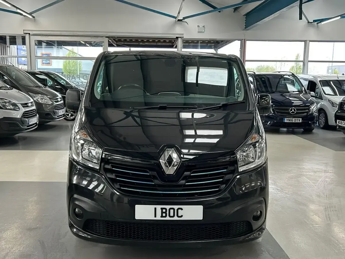Used Renault Trafic 2015 Black MPV
