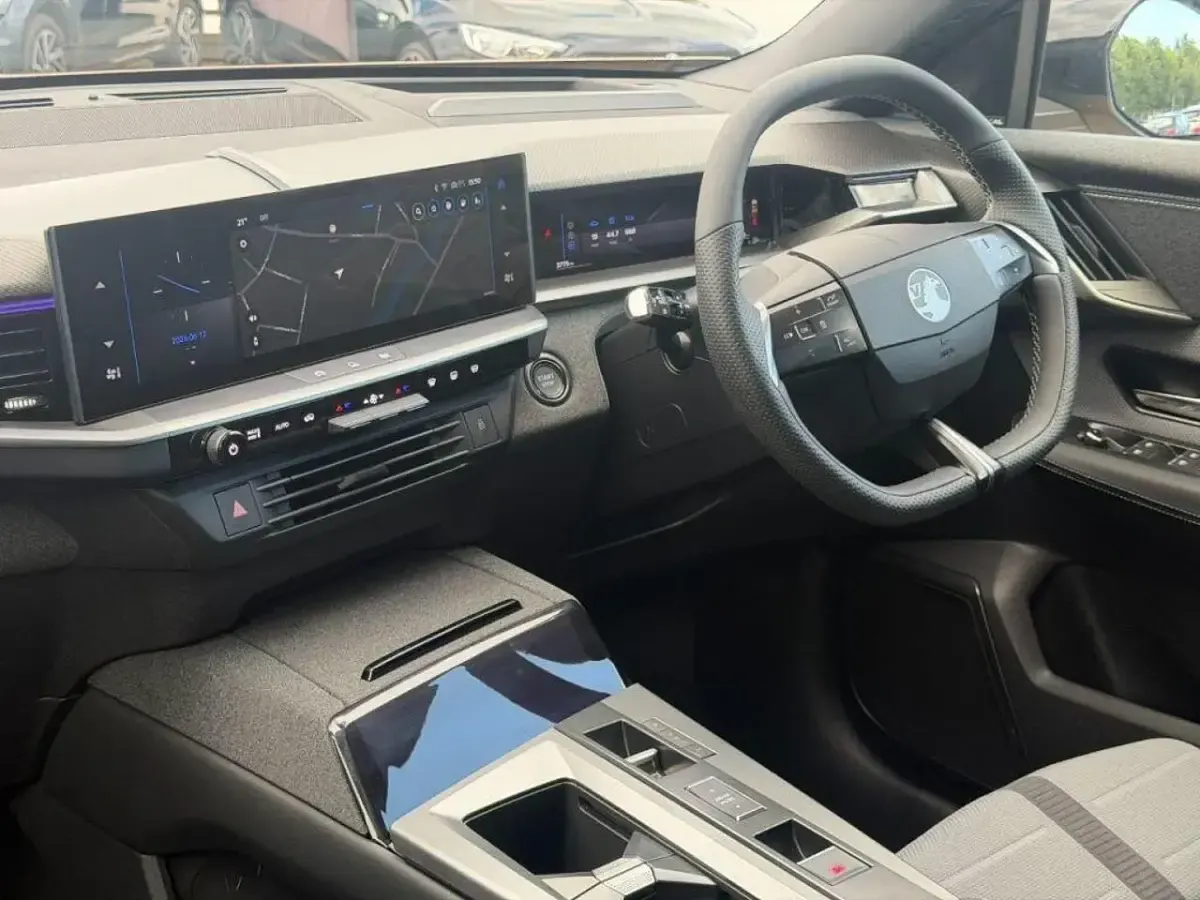 Used Vauxhall Grandland X Ultimate 145 HP (106 kW) 2025 Brown SUV