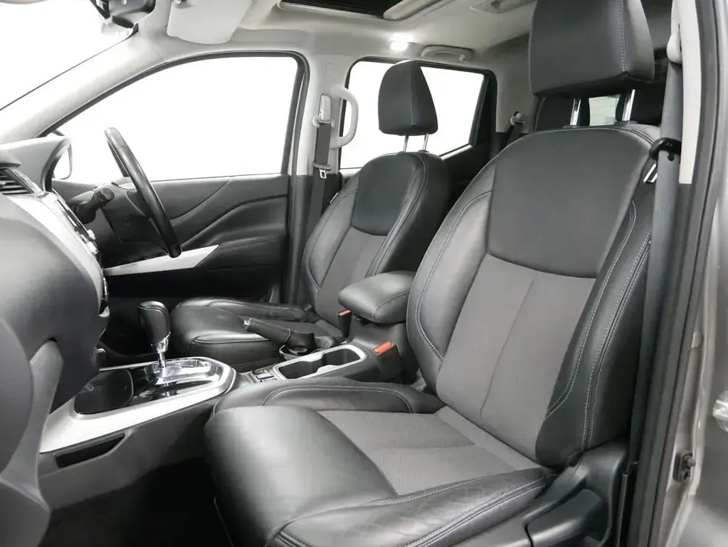 Used Nissan Navara N-Guard 190 HP (139 kW) 2021 Grey Pickup