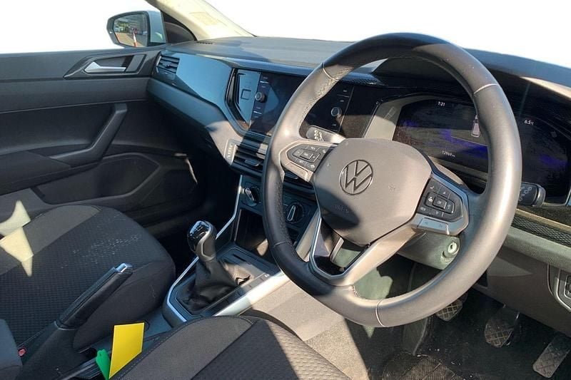 Begagnad VW Polo Life 2022 Vit Halvkombi