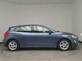 Used Ford Focus Zetec 120 HP (88 kW) 2021 Blue Hatchback
