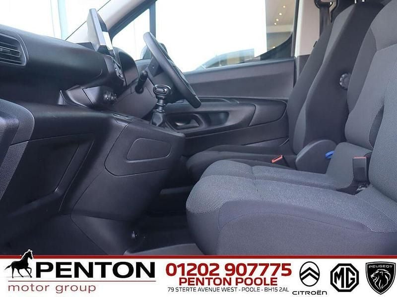 Used Citroën Berlingo 101 HP (74 kW) 2024 White MPV