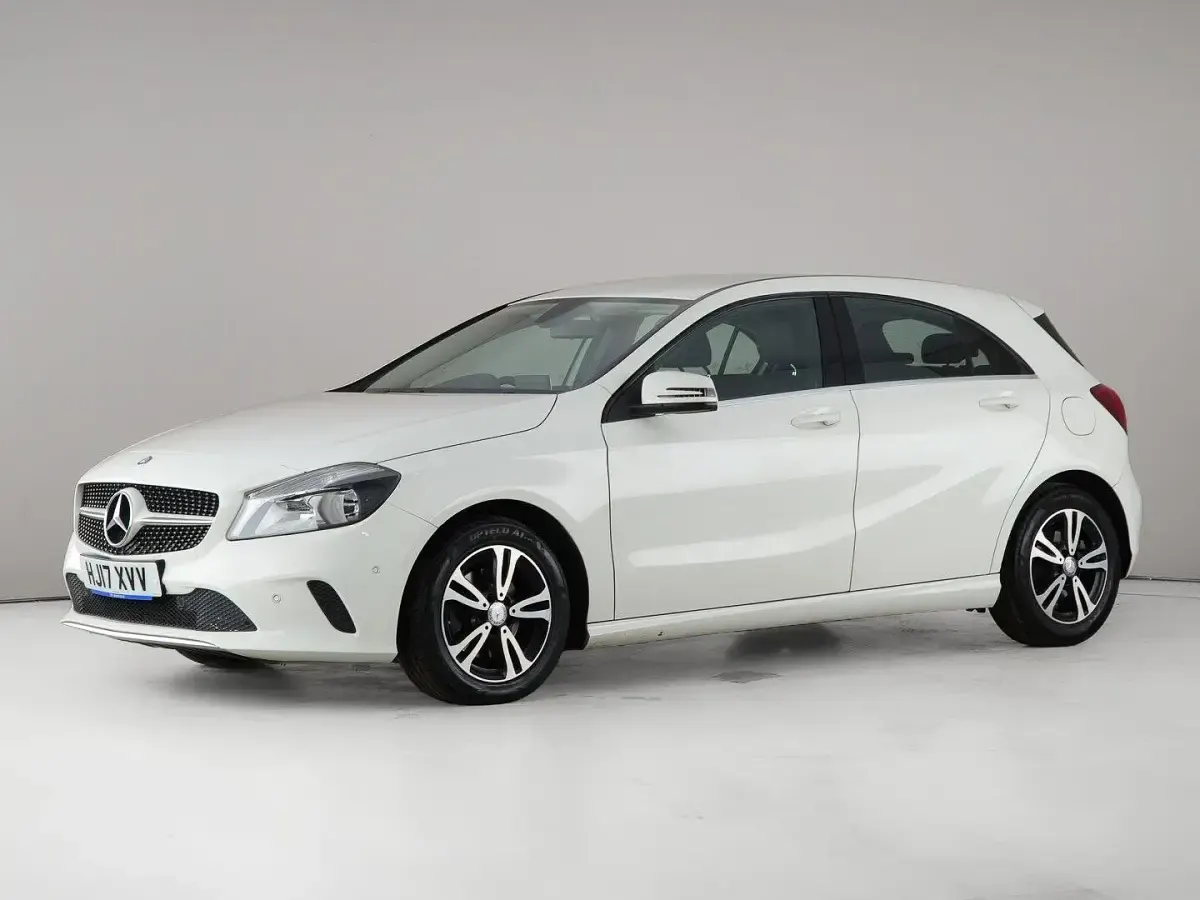 Used Mercedes A160 Executive 102 HP (75 kW) 2017 White Hatchback