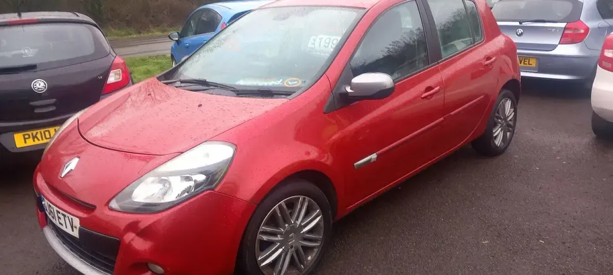 Used Renault Clio Dynamique 2011 Red Hatchback