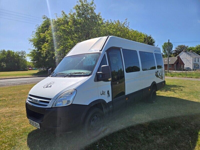 White Used 2010 Iveco Daily MPV | £8,999 (Fair price) - Image 1/4
