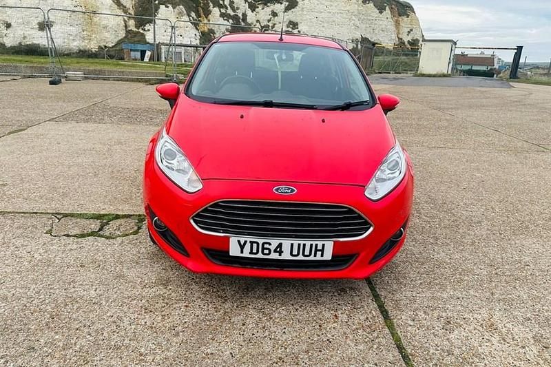 Used Ford Fiesta Zetec 82 HP (60 kW) 2014 Red Hatchback
