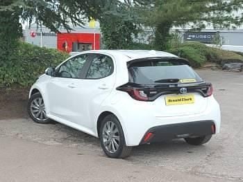 Used Toyota Yaris Hybrid 116 HP (85 kW) 2023 White Hatchback