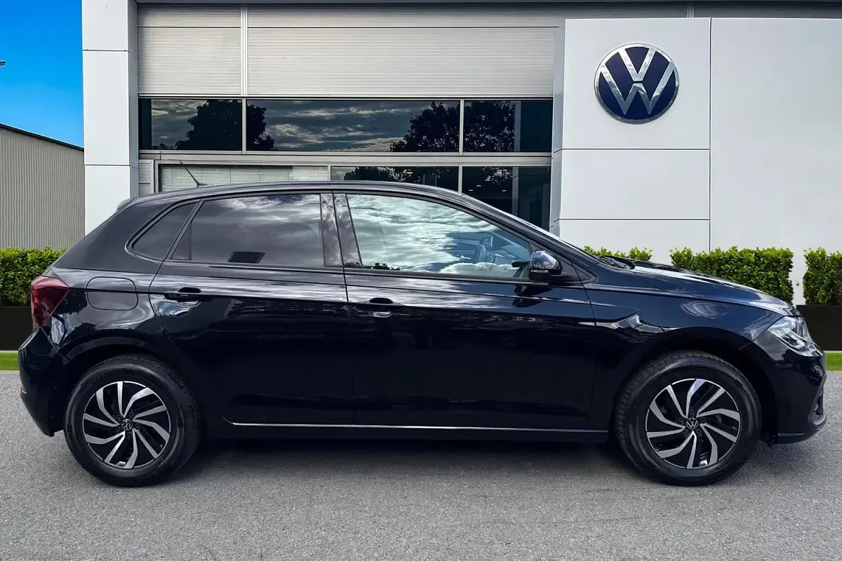 Used VW Polo Life 95 HP (69 kW) 2023 Black Hatchback