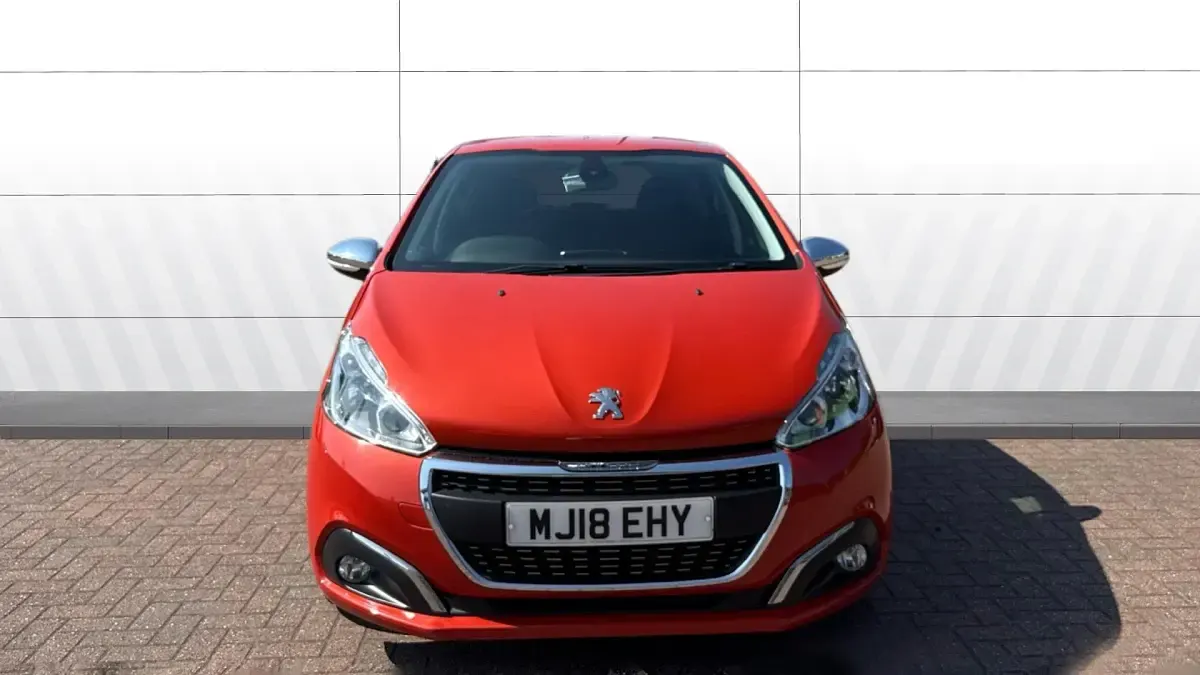 Used Peugeot 208 Allure 82 HP (60 kW) 2018 Orange Hatchback