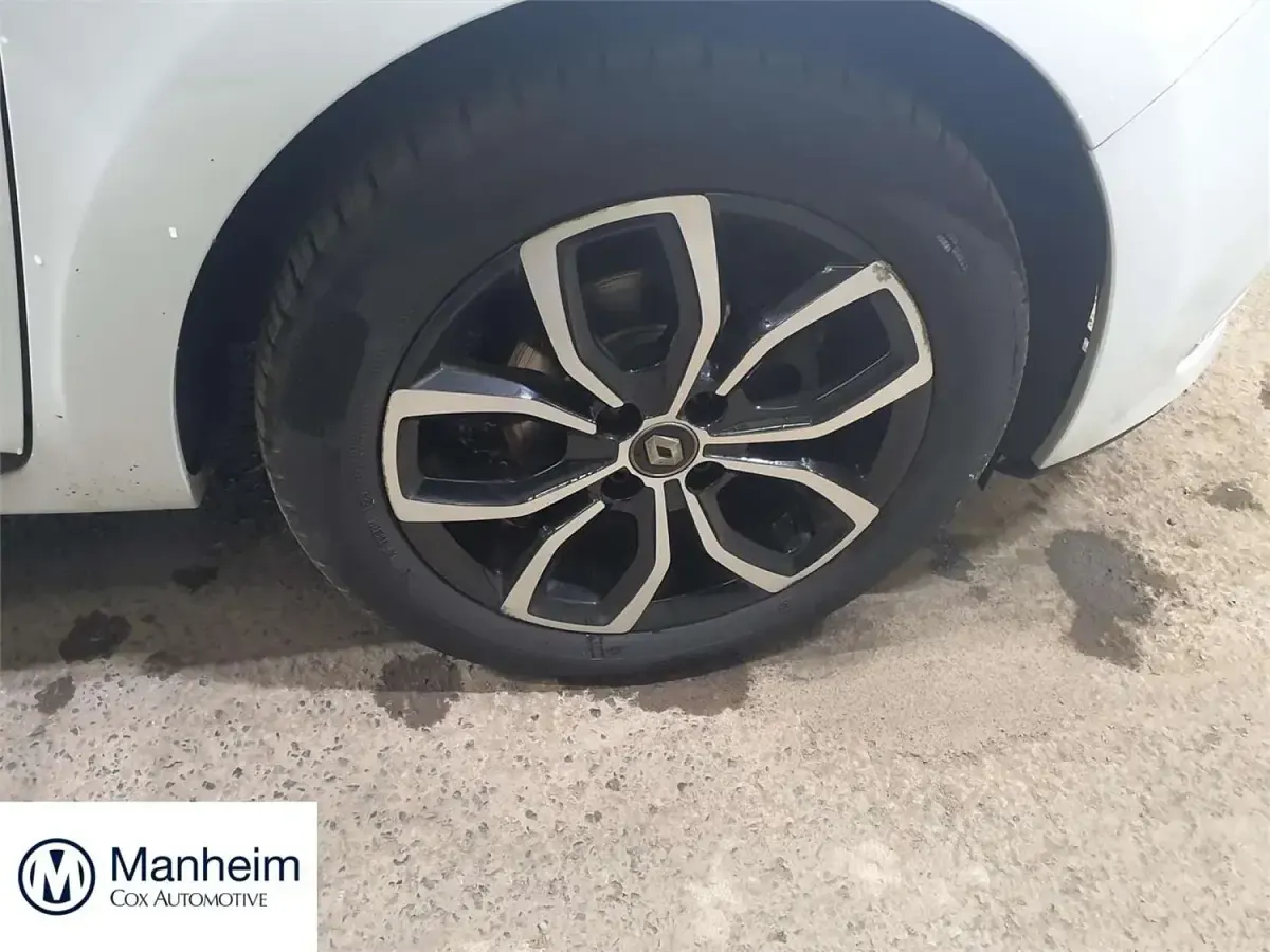 Used Renault Clio Play 75 HP (55 kW) 2019 White Hatchback