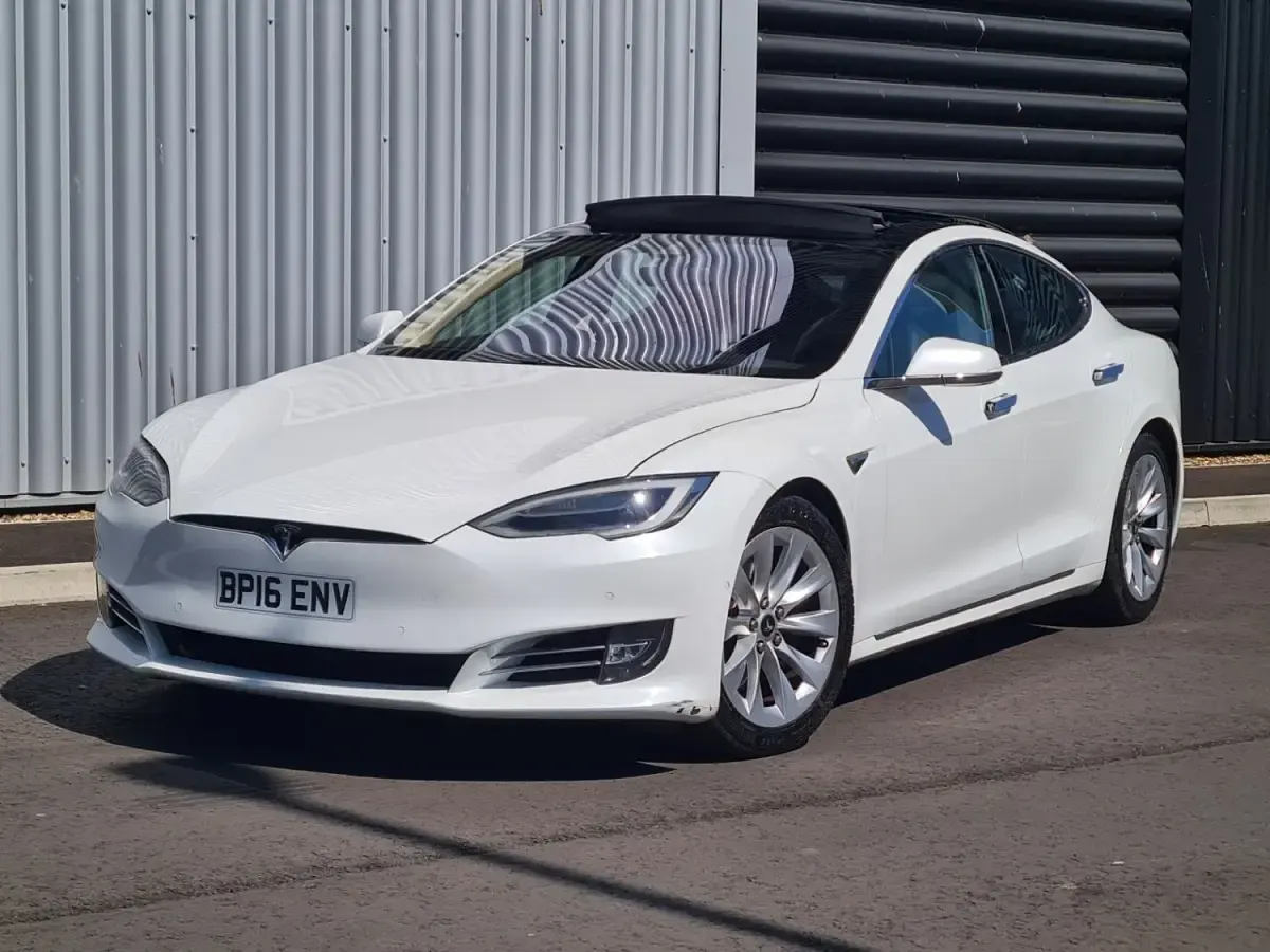 Used Tesla Model S 306 kW (417 HP) 2016 White Hatchback