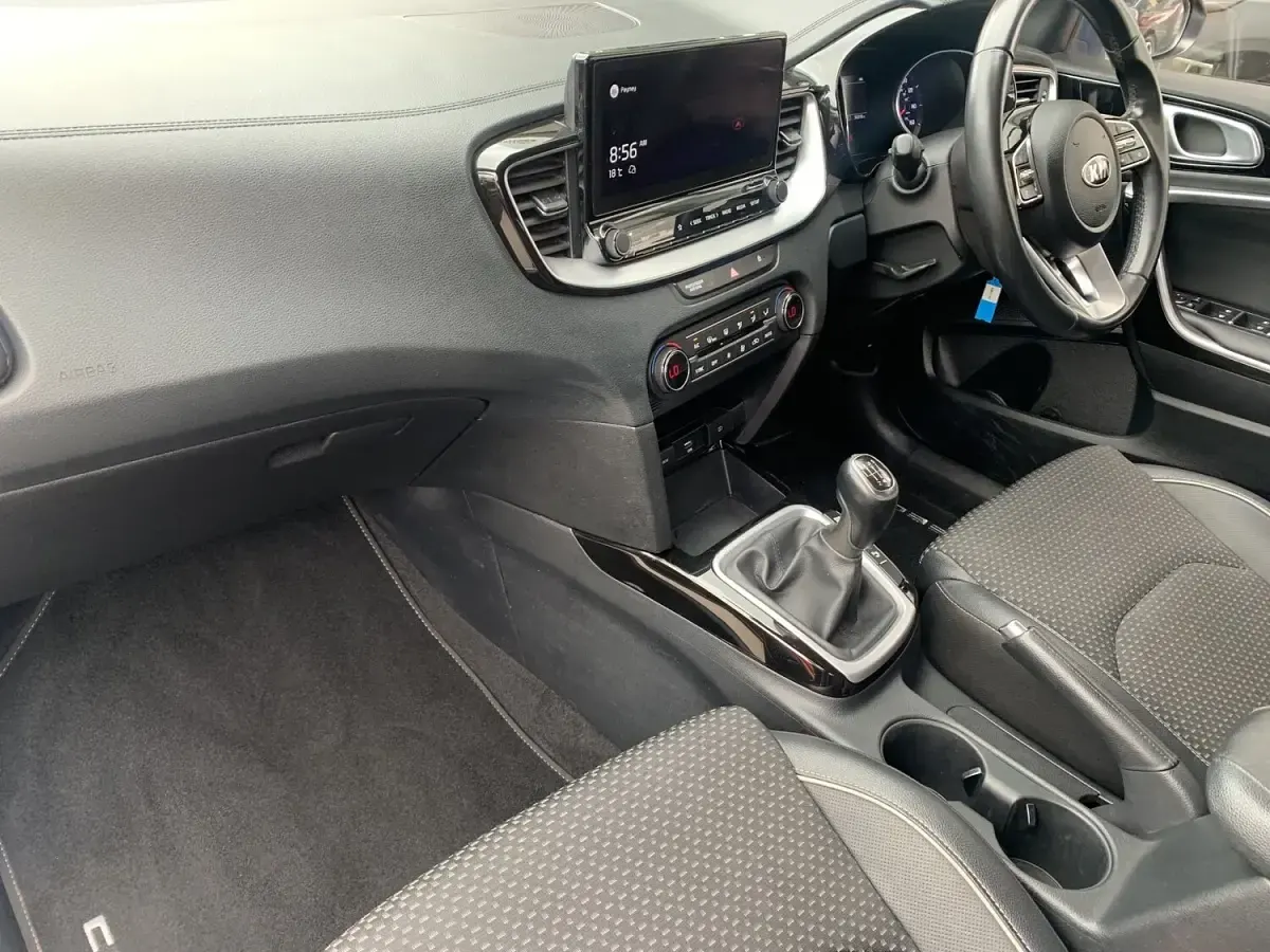 Used Kia Ceed 134 HP (98 kW) 2022 White Hatchback