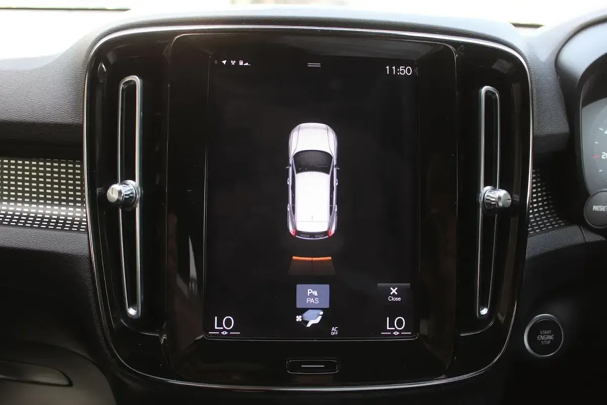 Used Volvo XC40 R-Design 2022 Black SUV