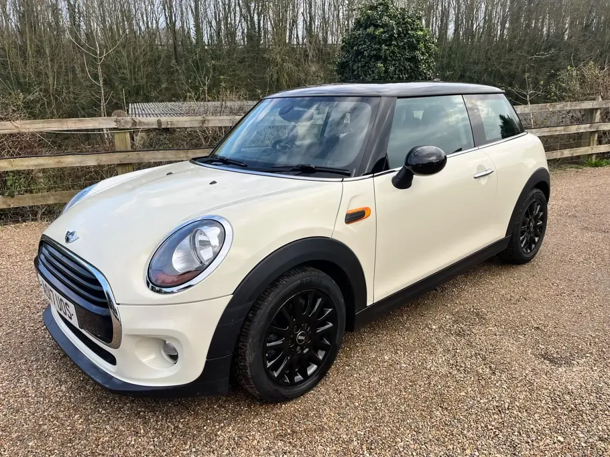 Begagnad Mini Cooper Hatch 2017 Vit Halvkombi