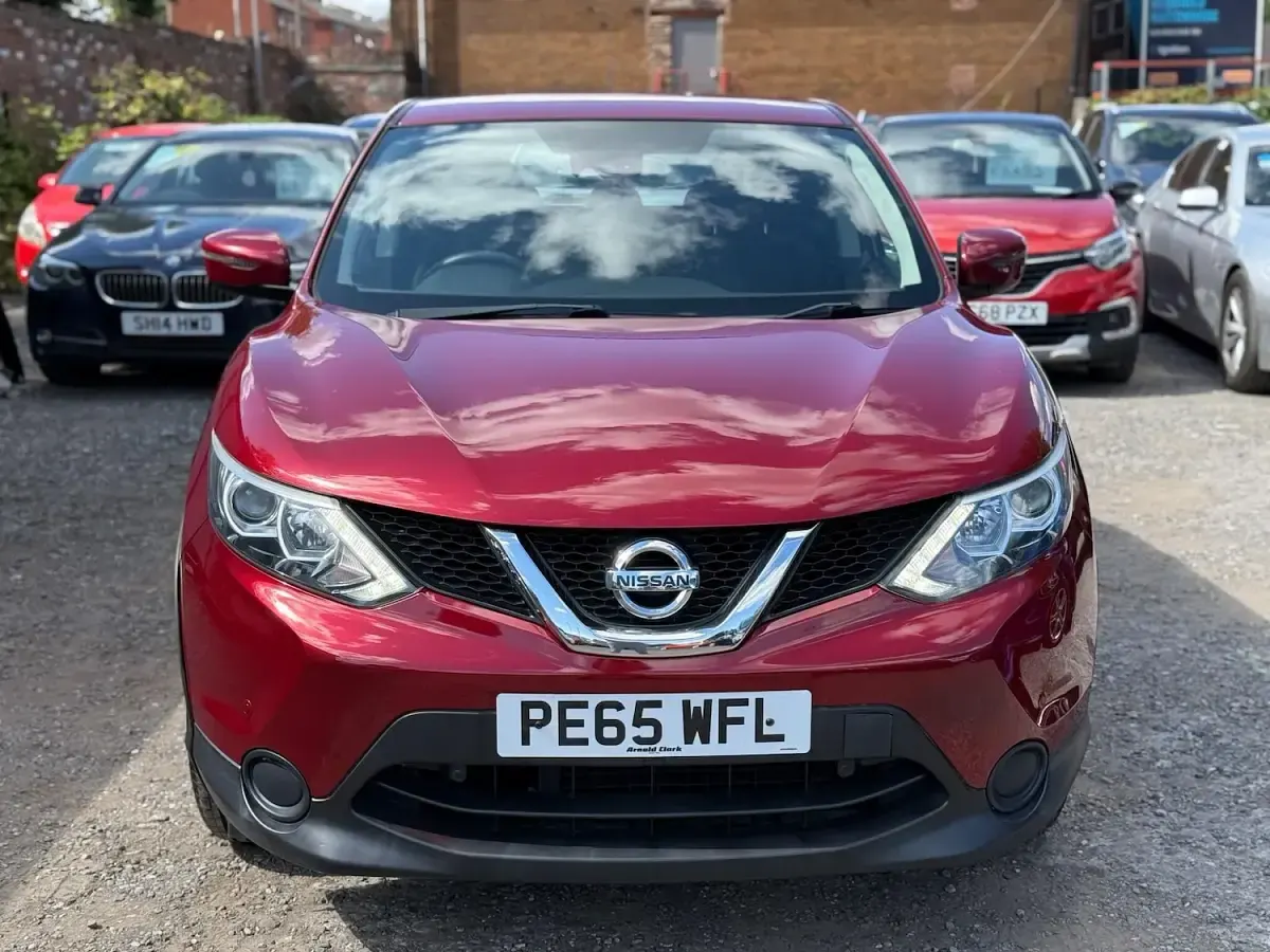 Used Nissan Qashqai Visia 110 HP (80 kW) 2015 Red SUV